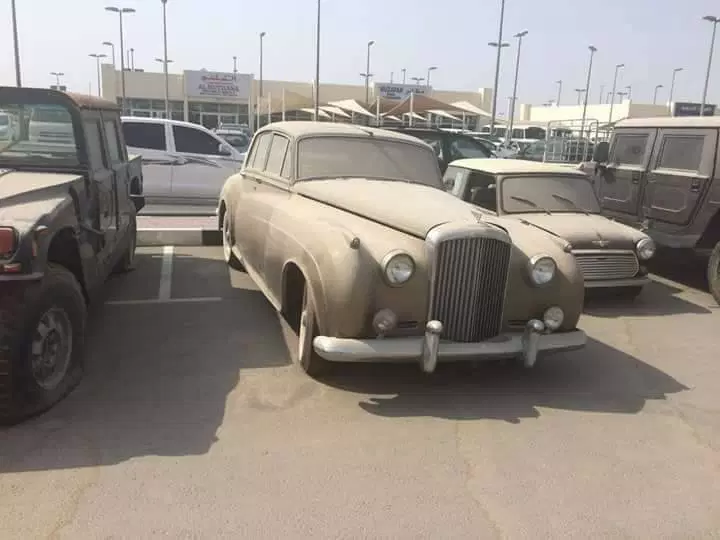 Imagini in premiera cu cimitirul auto din Dubai. Mii de bolizi de lux abandonati de seici. FOTO UIMITOR_13