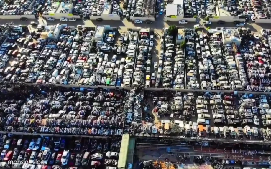 Imagini in premiera cu cimitirul auto din Dubai. Mii de bolizi de lux abandonati de seici. FOTO UIMITOR_15