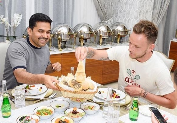 Salah a prins pestele cel mare, Benzema isi bronzeaza abdomenul. Cum isi petrec fotbalistii vacanta vara. FOTO_6