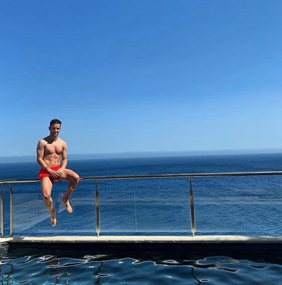Salah a prins pestele cel mare, Benzema isi bronzeaza abdomenul. Cum isi petrec fotbalistii vacanta vara. FOTO_13