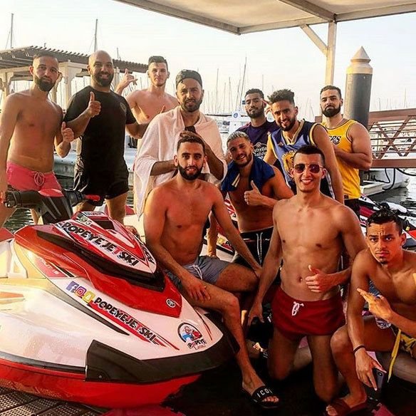 Salah a prins pestele cel mare, Benzema isi bronzeaza abdomenul. Cum isi petrec fotbalistii vacanta vara. FOTO_17