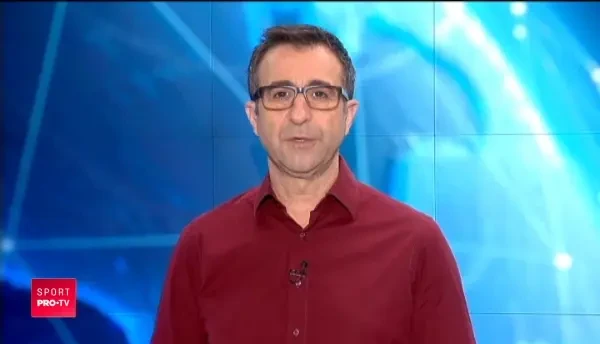 Moment GENIAL pentru campioanele de la gimnastica pe aeroport! Au colindat si s-au folosit de MEDALII in locul clopoteilor. VIDEO_13