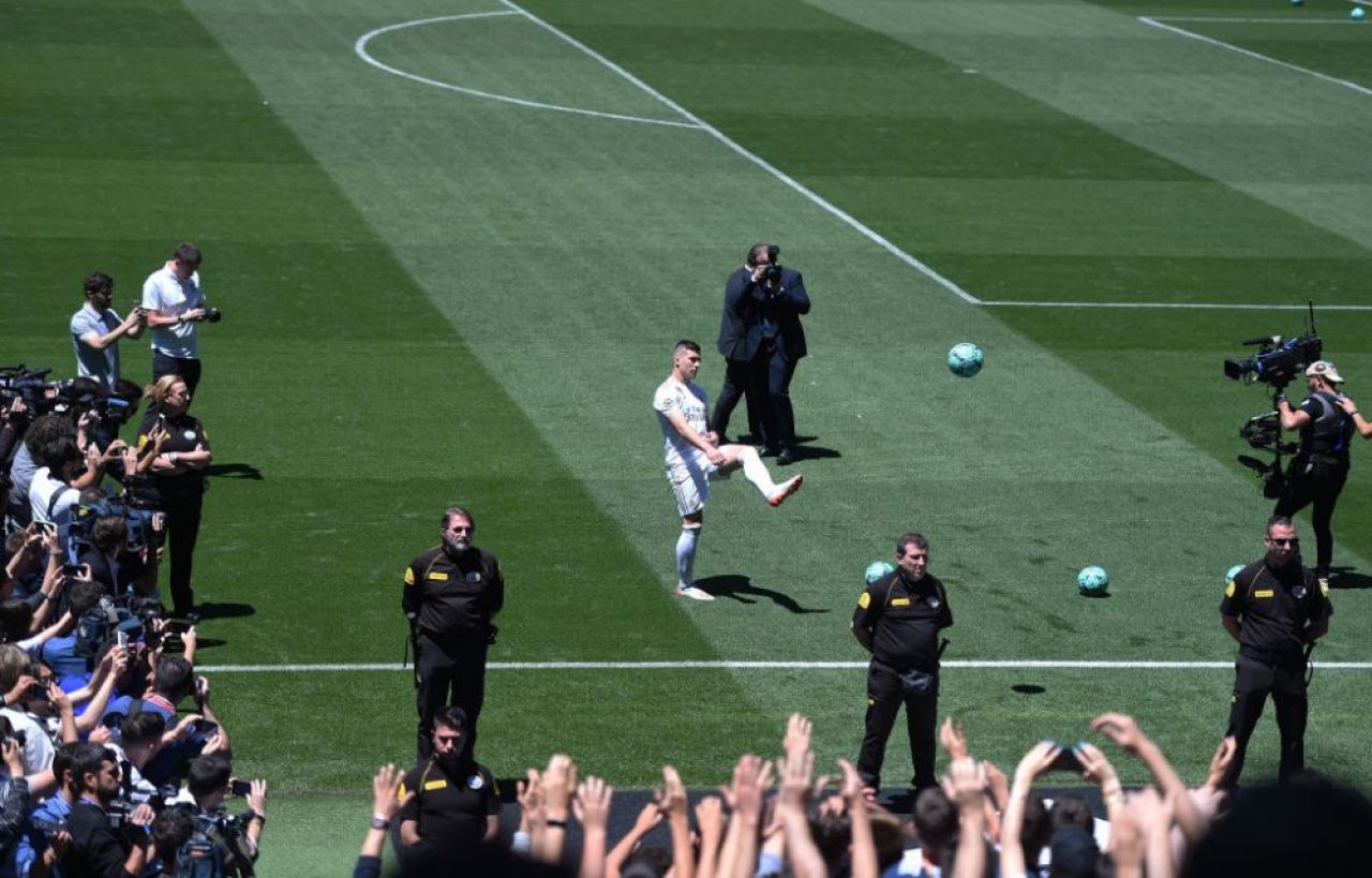 Primele imagini cu Luka Jovic in tricoul Realului! Sarbul a fost prezentat OFICIAL!