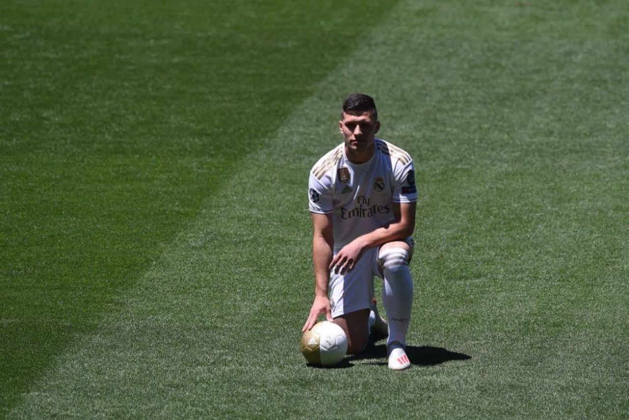 Primele imagini cu Luka Jovic in tricoul Realului! Sarbul a fost prezentat OFICIAL!