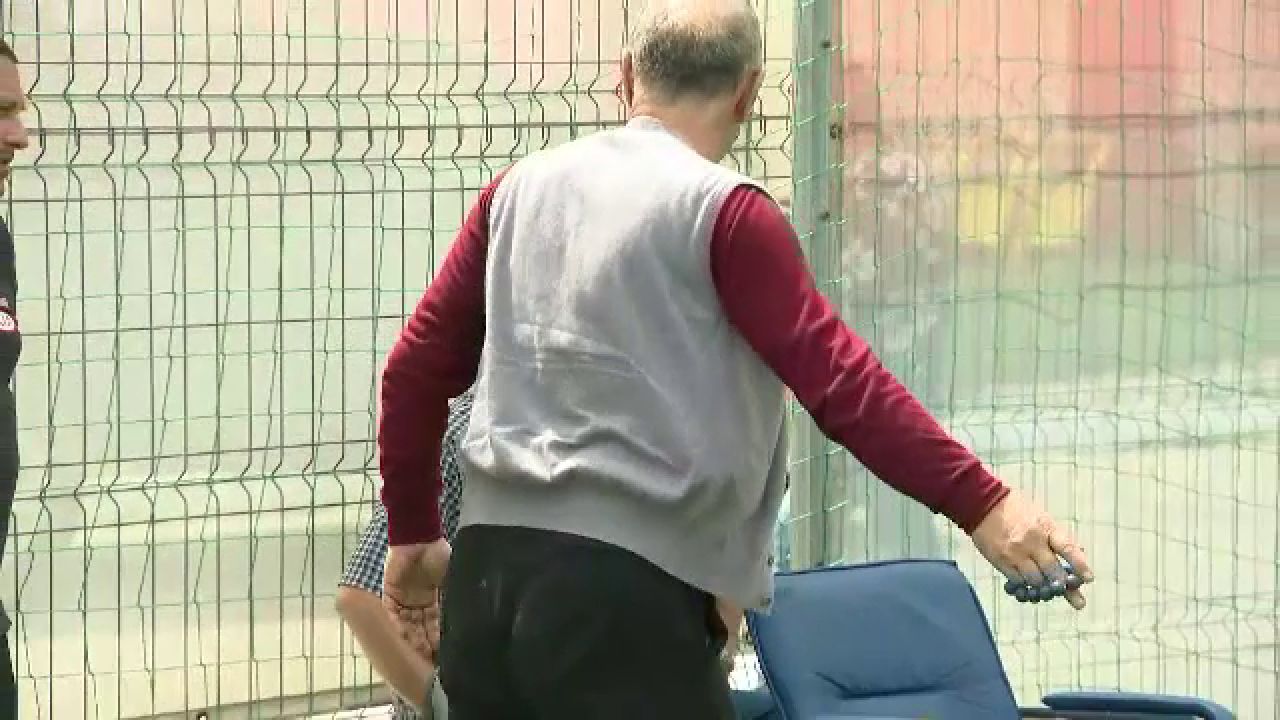 Gigi Becali, in pas cu moda! Patronul FCSB a venit la antrenament cu pantofi sport de 800 euro. FOTO_7