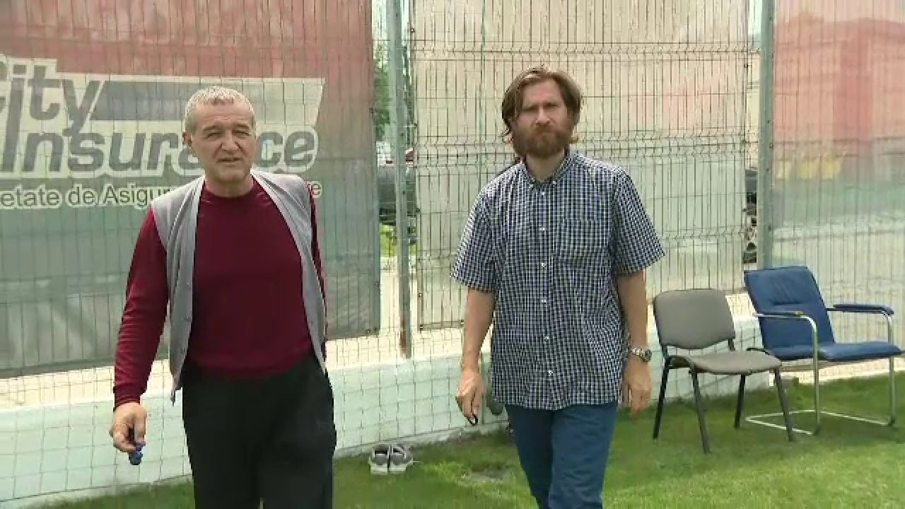 Gigi Becali, in pas cu moda! Patronul FCSB a venit la antrenament cu pantofi sport de 800 euro. FOTO_11
