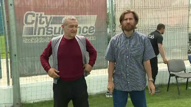 Gigi Becali, in pas cu moda! Patronul FCSB a venit la antrenament cu pantofi sport de 800 euro. FOTO_12