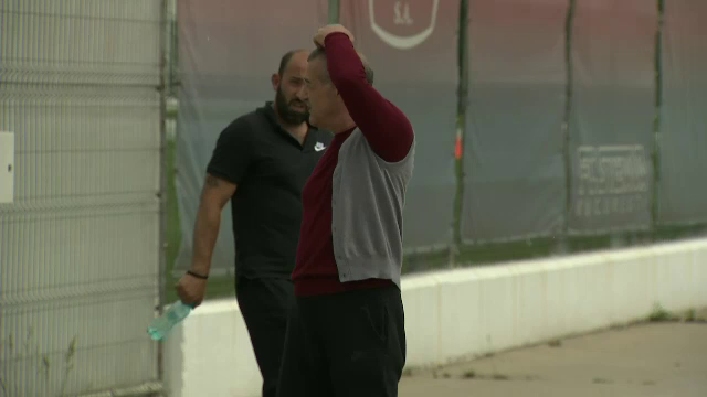 Gigi Becali, in pas cu moda! Patronul FCSB a venit la antrenament cu pantofi sport de 800 euro. FOTO_14
