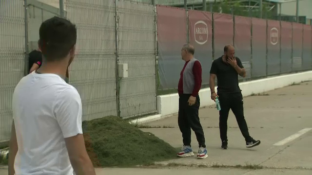 Gigi Becali, in pas cu moda! Patronul FCSB a venit la antrenament cu pantofi sport de 800 euro. FOTO_17