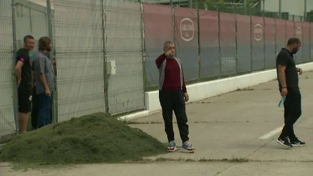 Gigi Becali, in pas cu moda! Patronul FCSB a venit la antrenament cu pantofi sport de 800 euro. FOTO_19