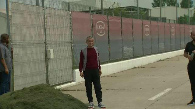 Gigi Becali, in pas cu moda! Patronul FCSB a venit la antrenament cu pantofi sport de 800 euro. FOTO_22
