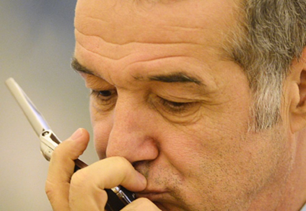 Fortareata digitala de la FCSB! Masura INCREDIBILA pe care o ia Becali: Daca vrei la Steaua, asta e regula, telefon CU BUTON!