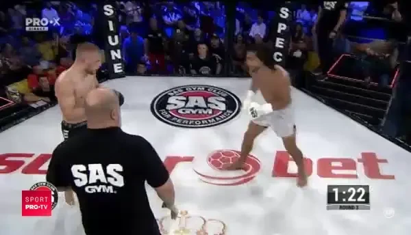 Regulile sunt pentru altii! STARUL planetar care a facut NUNTA ca pe vremuri si se LAUDA cu asta. Fanii i-au sarit in cap