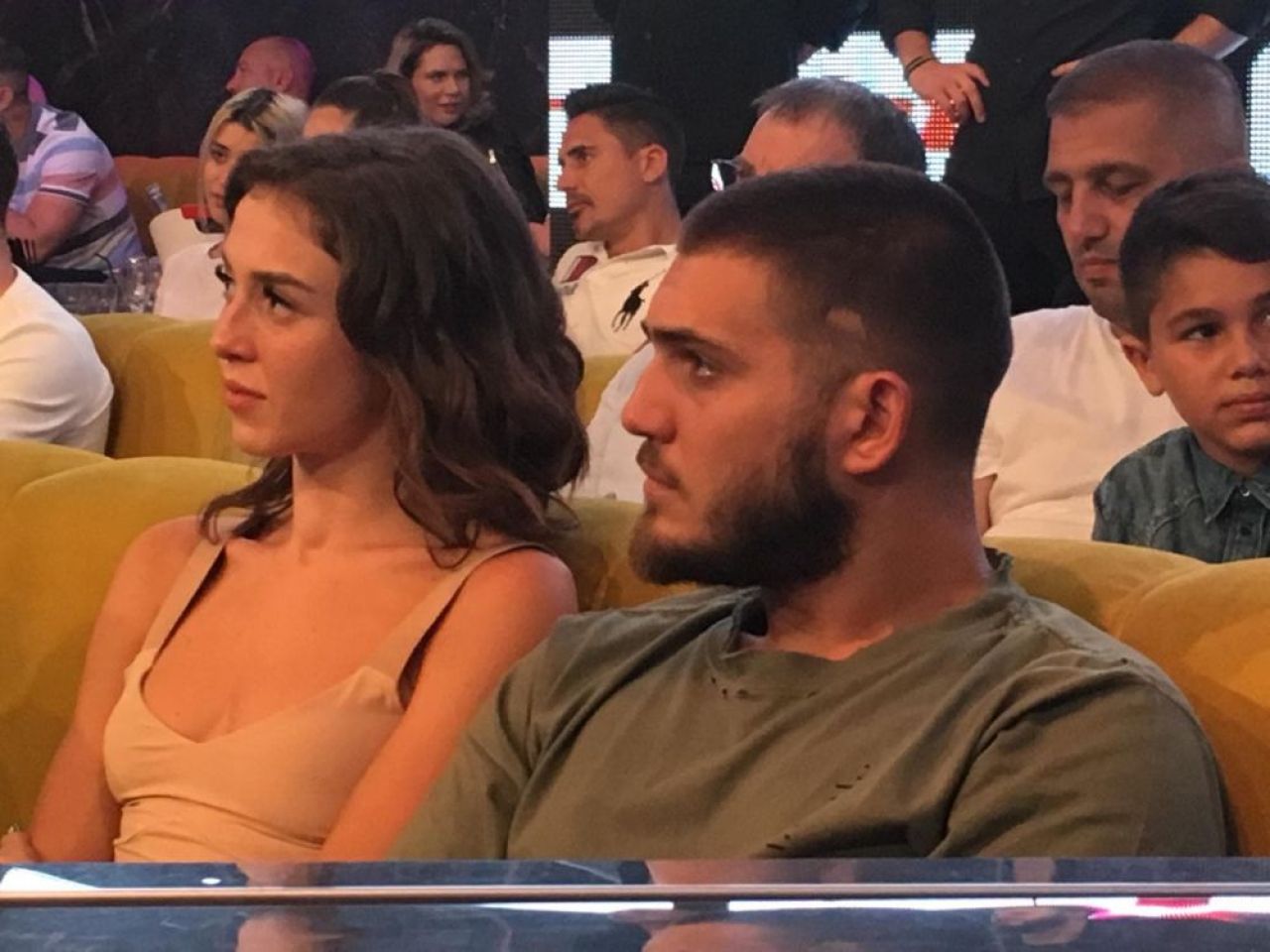 Teodora Stoica, aparitie de senzatie la gala SAS GYM Legendele Piramidei! A stat langa ring alaturi de iubitul ei si de MM Stoica_6