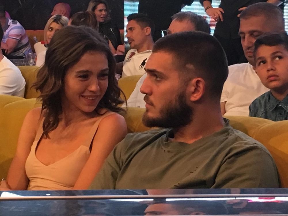 Teodora Stoica, aparitie de senzatie la gala SAS GYM Legendele Piramidei! A stat langa ring alaturi de iubitul ei si de MM Stoica_7