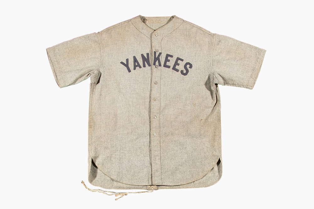 INCREDIBIL! Tricoul unei legende a fost vandut cu o suma IREALA! Cat s-a licitat si unde a ajuns tricoul. RECORD ABSOLUT