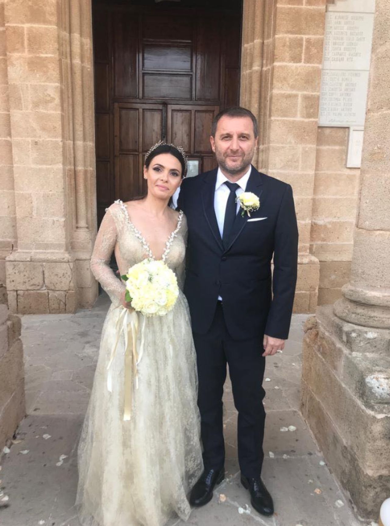 Motivul pentru care Mangia nu a semnat pana acum cu nicio echipa: a fost ocupat cu nunta! Italianul s-a insurat cu partenera lui SEXY, mai tanara decat el. FOTO_1