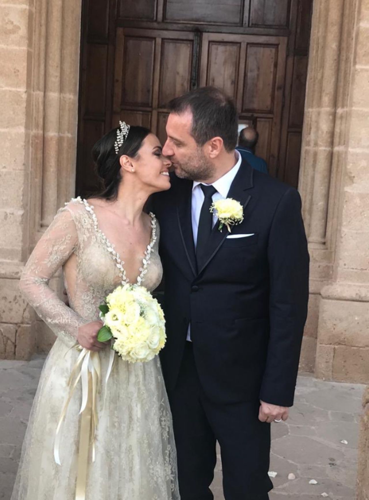 Motivul pentru care Mangia nu a semnat pana acum cu nicio echipa: a fost ocupat cu nunta! Italianul s-a insurat cu partenera lui SEXY, mai tanara decat el. FOTO_2
