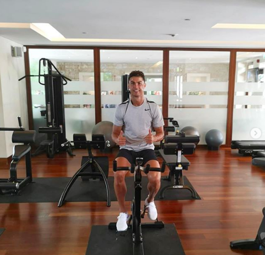 Cristiano Ronaldo s-a inchis in sala de forta in vacanta si arata ca o MASINARIE! Ce varsta biologica are corpul lui, potrivit medicilor_3