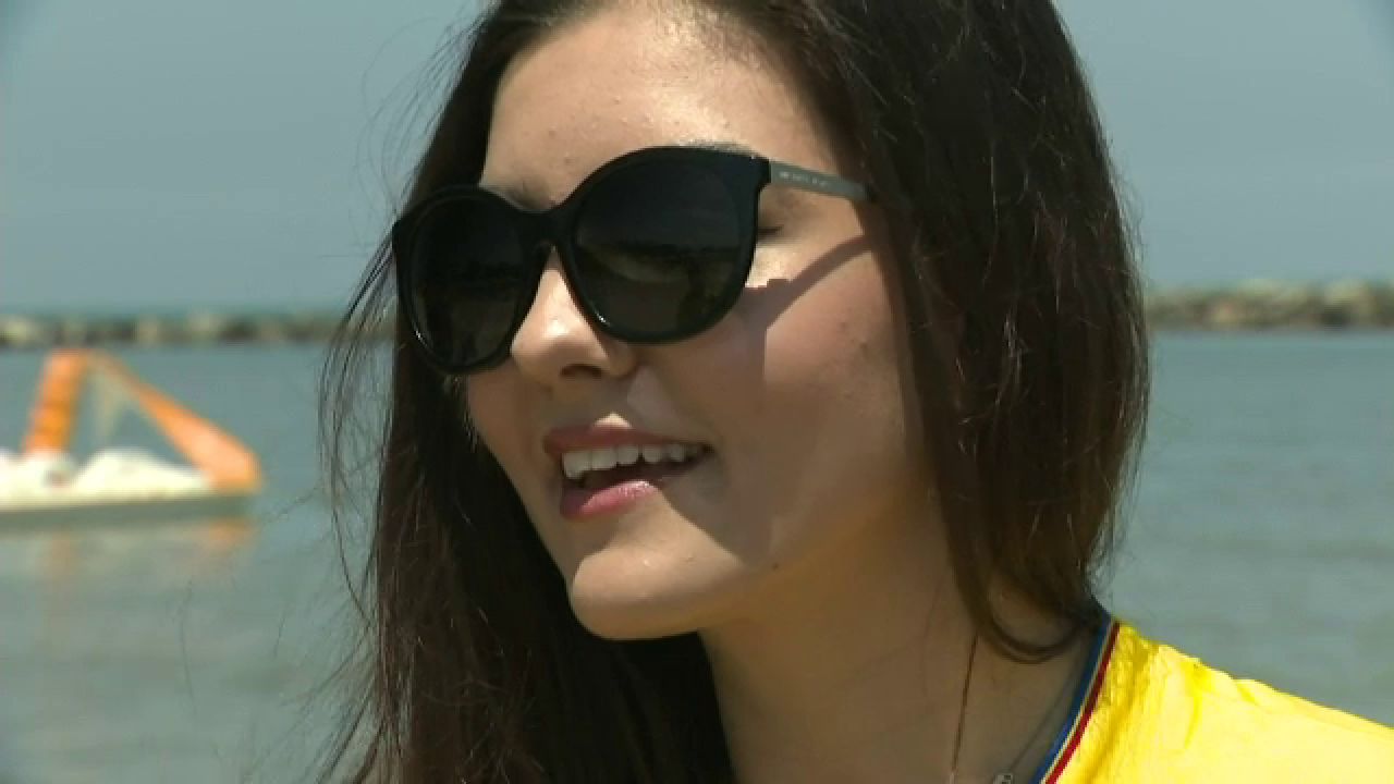 ROMANIA U21: Iubita Miss a venit sa-l sustina pe Adi Petre la EURO! Ce surpriza i-a pregatit tanara. FOTO_2