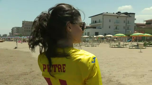 ROMANIA U21: Iubita Miss a venit sa-l sustina pe Adi Petre la EURO! Ce surpriza i-a pregatit tanara. FOTO_5