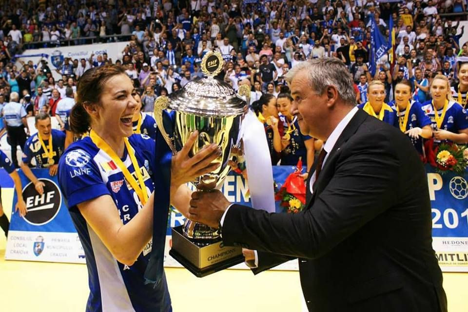 Telenovela olteneasca. Antrenorul Craiovei s-a casatorit cu capitanul echipei!