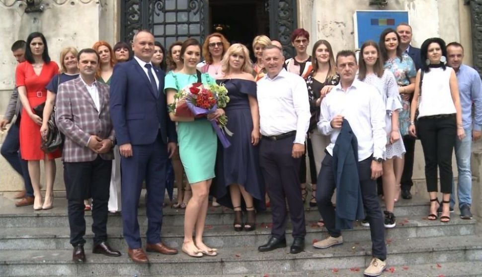 Telenovela olteneasca. Antrenorul Craiovei s-a casatorit cu capitanul echipei!_4