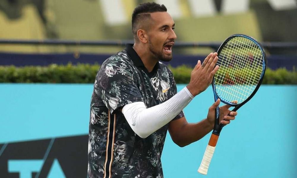 Nick Kyrgios loveste din nou! S-a certat cu arbitrul, apoi s-a certat singur: Asa iti trebuie daca joci FIFA pana la 3 dimineata! &nbsp;