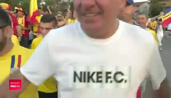 VIDEO FABULOS: I-au pupat MANA LUI HAGI!!!! REGELE a aparut dintre suporteri, SUTE DE OAMENI au sarit pe el! Imagini fantastice la CEsena