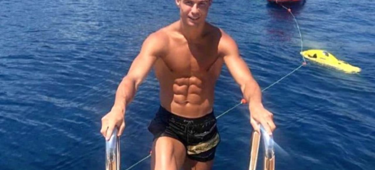 Bacsisul incredibil lasat de Cristiano Ronaldo hotelului la care a stat in Grecia. Cazarea l-a costat 8.000 euro pe noapte!_1