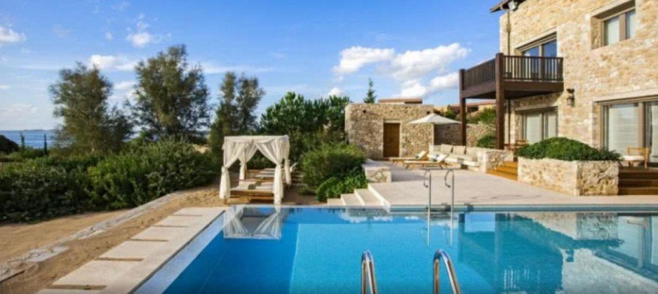 Bacsisul incredibil lasat de Cristiano Ronaldo hotelului la care a stat in Grecia. Cazarea l-a costat 8.000 euro pe noapte!_2