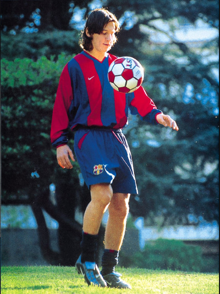 Leo Messi, 32 de ani! 32 de imagini MEMORABILE din cariera omului care a spart toate recordurile in fotbal. FOTO