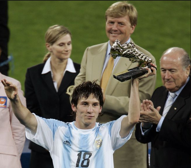Leo Messi, 32 de ani! 32 de imagini MEMORABILE din cariera omului care a spart toate recordurile in fotbal. FOTO_29