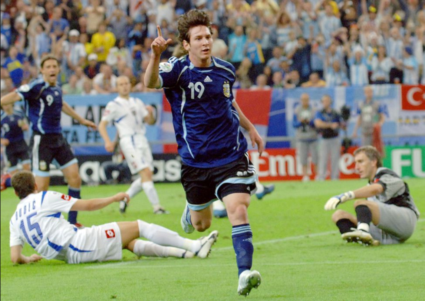 Leo Messi, 32 de ani! 32 de imagini MEMORABILE din cariera omului care a spart toate recordurile in fotbal. FOTO_31