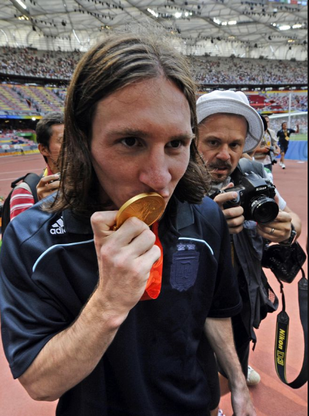 Leo Messi, 32 de ani! 32 de imagini MEMORABILE din cariera omului care a spart toate recordurile in fotbal. FOTO_33