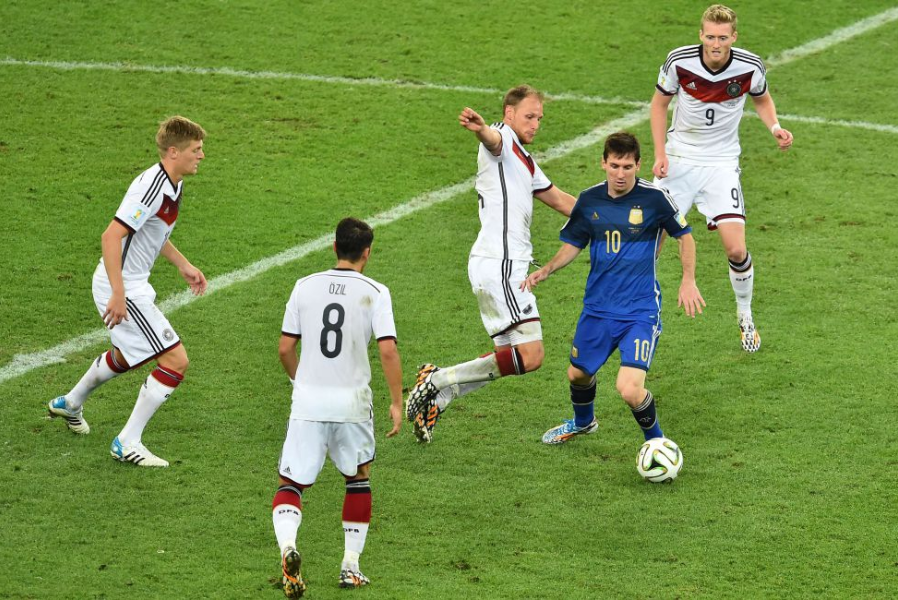 Leo Messi, 32 de ani! 32 de imagini MEMORABILE din cariera omului care a spart toate recordurile in fotbal. FOTO_36