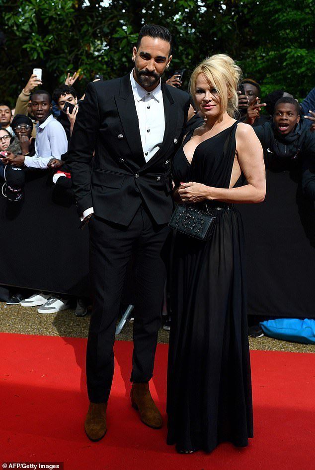 BATUTA SI INSELATA?! Scandal MONSTRU: Pamela Anderson s-a despartit de Rami: