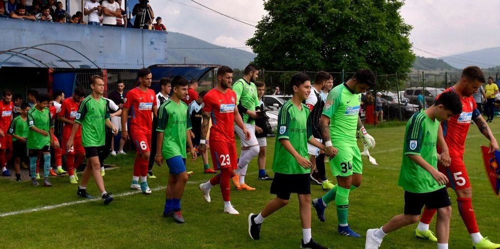 Prima plecare din cantonamentul FCSB! Jucatorul care DISPARE din echipa la cateva zile dupa ce a fost laudat de Becali: Surpriza mare, cica e foarte bun!
