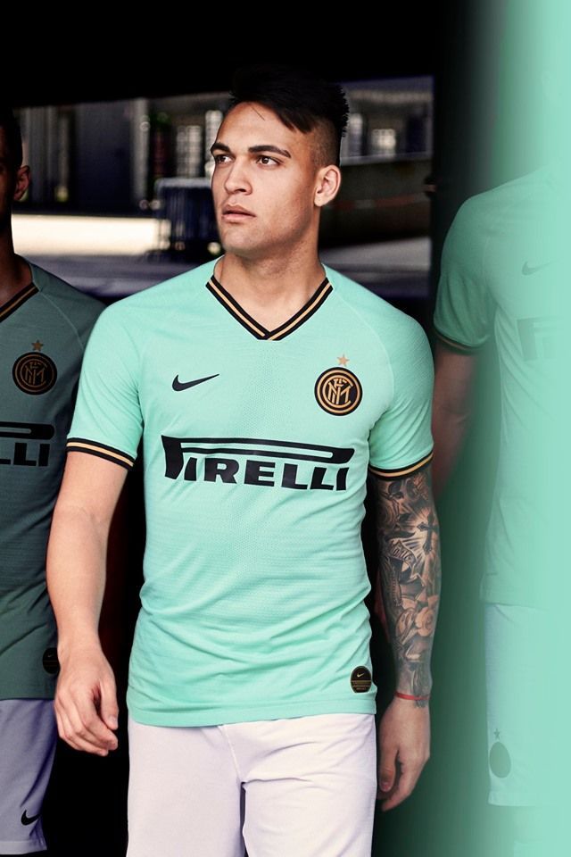 Galerie FOTO | O echipa de Champions League si-a prezentat astazi noul echipament_1