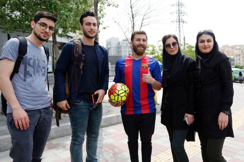 INCREDIBIL! Barbatul care seamana leit cu Messi, ARESTAT pentru ca a pacalit 23 de femei sa faca sex cu el! FOTO_2
