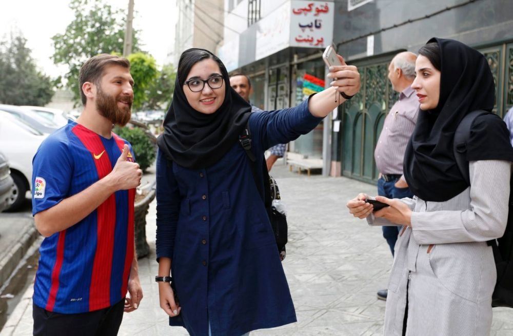 INCREDIBIL! Barbatul care seamana leit cu Messi, ARESTAT pentru ca a pacalit 23 de femei sa faca sex cu el! FOTO_3
