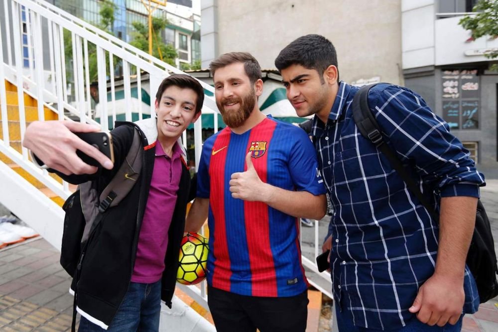 INCREDIBIL! Barbatul care seamana leit cu Messi, ARESTAT pentru ca a pacalit 23 de femei sa faca sex cu el! FOTO_5