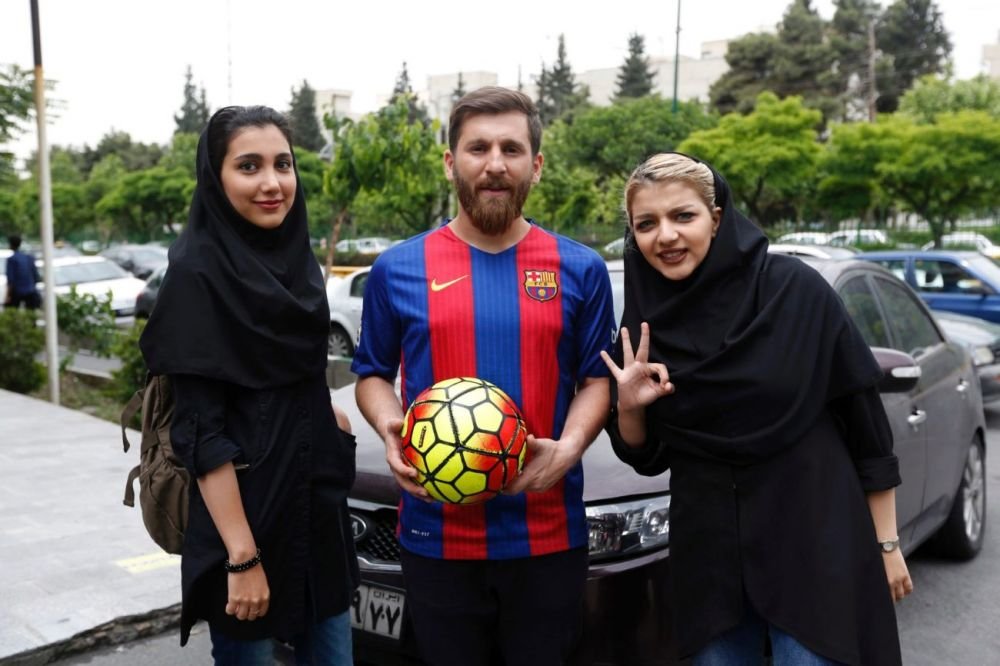 INCREDIBIL! Barbatul care seamana leit cu Messi, ARESTAT pentru ca a pacalit 23 de femei sa faca sex cu el! FOTO_9