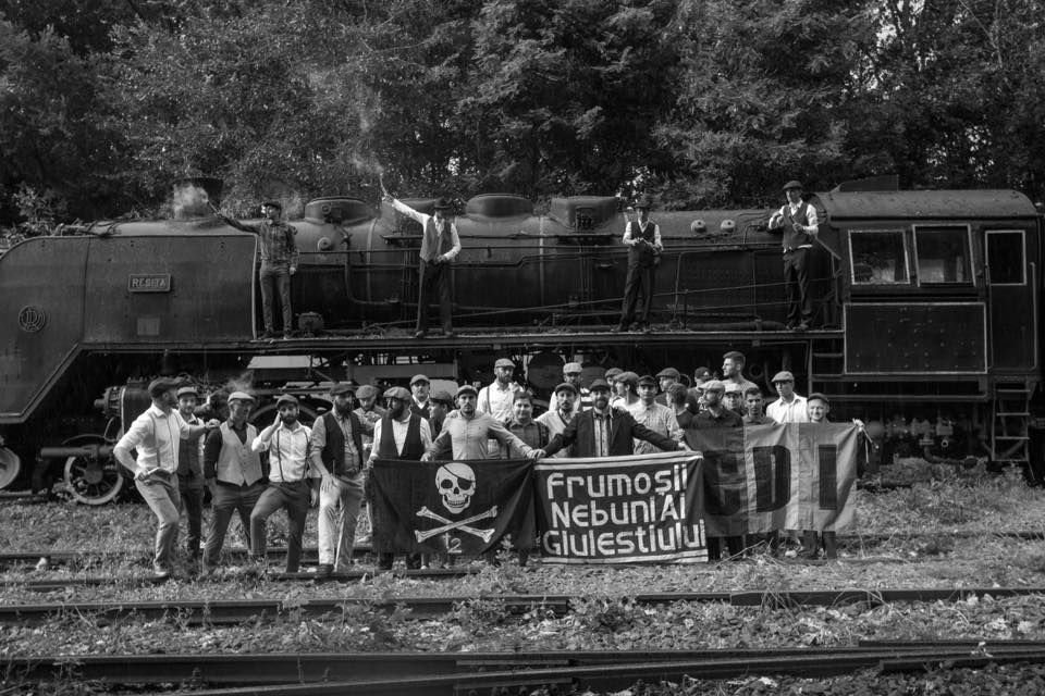 Rapidistii au pozat in haine de epoca langa un „Ferrari al locomotivelor cu aburi”! Cum au sarbatorit 96 de ani de la infiintarea clubului_2