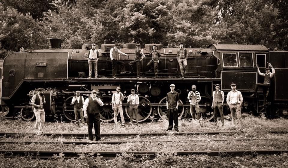 Rapidistii au pozat in haine de epoca langa un „Ferrari al locomotivelor cu aburi”! Cum au sarbatorit 96 de ani de la infiintarea clubului_4