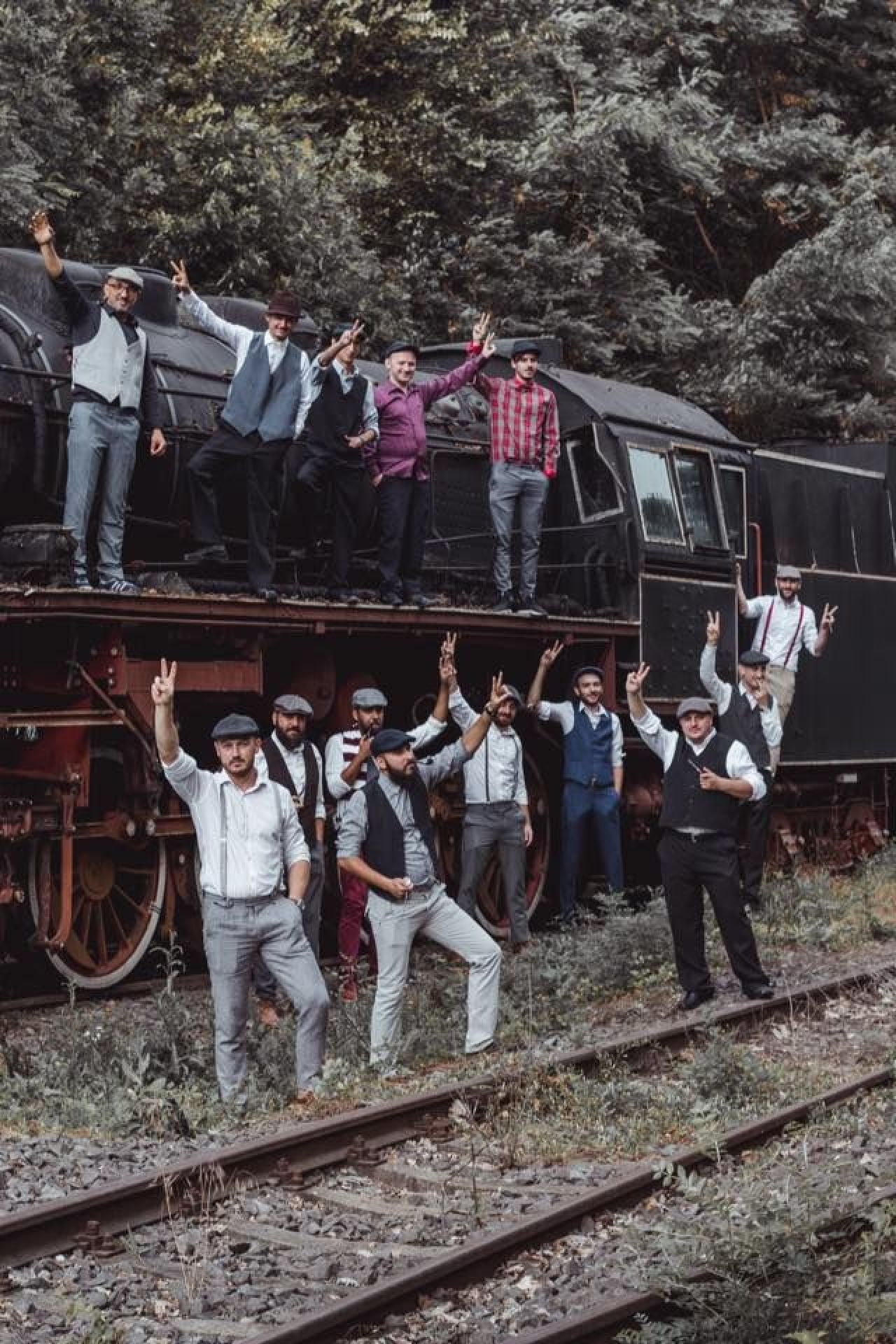 Rapidistii au pozat in haine de epoca langa un „Ferrari al locomotivelor cu aburi”! Cum au sarbatorit 96 de ani de la infiintarea clubului_5