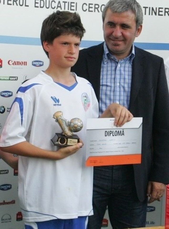 ROMANIA U21: Ce mici erau si cat de MARI au ajuns! Imagini de colectie cu vedetele lui Radoi din copilarie. Ii recunosti pe toti? FOTO_8