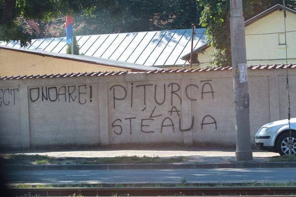 Razboi intre MApN si ultrasii care o sustin pe CSA Steaua! Instigare la ura, actele de vandalism intra sub incidenta legilor penale vs. Demisia, ma!