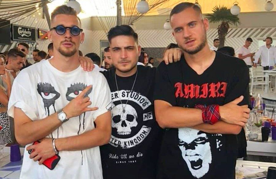 Intru-n club, e mult prea plin // Fac un cocktail turbofin :)) Ionut Radu si George Puscas, superaparitie intr-un club de la mare: toata lumea i-a aplaudat! FOTO