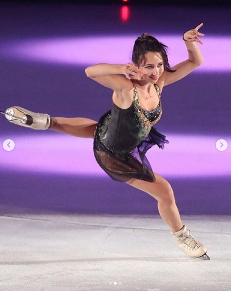 Patinatoarea sexy care a devenit celebra cu un numar de striptease pe gheata, imagini fierbinti din vacanta in Cipru! GALERIE FOTO_15